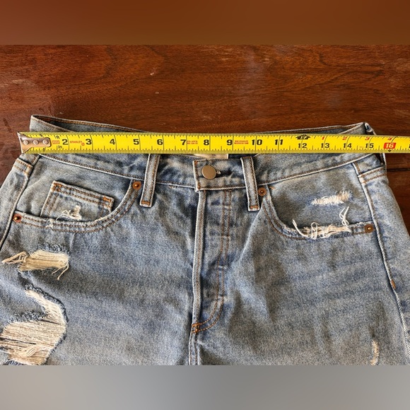 Universal Thread 90s Baggy Distressed Denim Shorts Women’s Size 4 - Picture 8 of 8